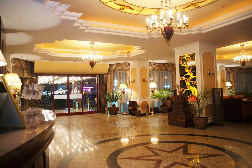 Hotel Prahova Plaza Ploieşti Exteriér fotografie