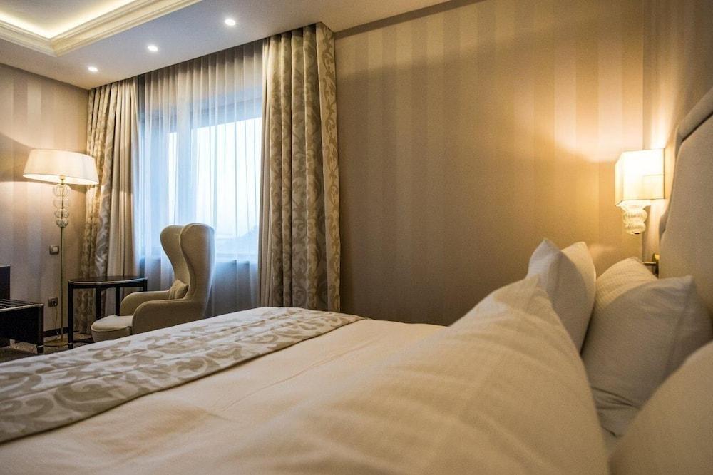 Hotel Prahova Plaza Ploieşti Exteriér fotografie