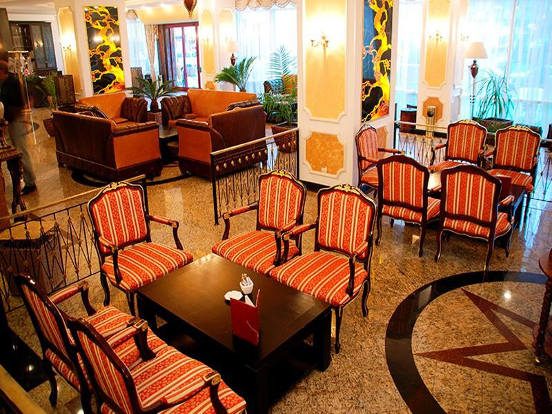 Hotel Prahova Plaza Ploieşti Exteriér fotografie