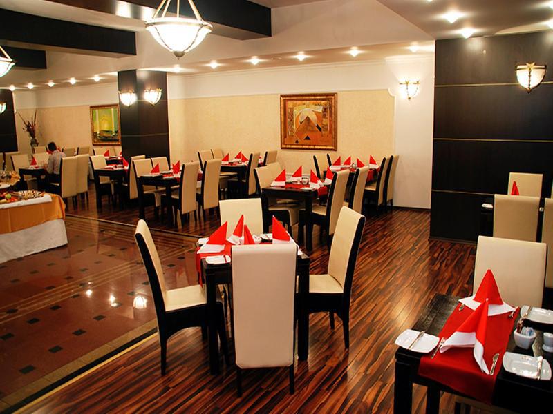 Hotel Prahova Plaza Ploieşti Restaurace fotografie