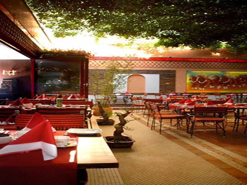 Hotel Prahova Plaza Ploieşti Exteriér fotografie